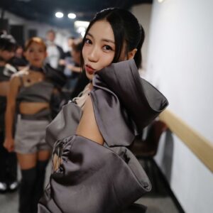 Li Sum Ling Instagram - .
多謝Sammi比機會我哋做嘉賓🥹
@sammi_chengsauman 
每一首歌我都忍唔住跟住唱
因為Sammi每一首歌都陪伴咗我好多日子
每首歌都充滿回憶、眼淚、喜悅 
激發起我跳舞嘅細胞 
今日有機會做嘉賓
實在係太榮幸太感動太幸福👼🏻
Stand by嘅時候
喺耳機聽住如何掉眼淚
聲音傳播住真摯同故事 
臨上台前聽到眼濕濕🥲
多謝你俾力量我哋🫰🏾
我哋會好好學習👧🏻
一直努力

🔥🔥🔥🔥
希望你完晒show可以好好享用薯片仔💕

Thanks my wonderful team💃🏻💃🏻💃🏻

Styling by @danitorial @vvvvictorchan 
Make up by @ki.neks_ho 
Hair by @tauruslee_ @kristywailing @yuencore_ 
Photos by @hoyin_photography 

#youandmi鄭秀文世界巡迴演唱會