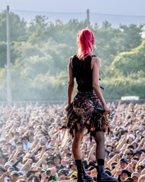 LiSA Instagram - 「ROCK IN JAPAN FESTIVAL 2024」ありがとう。
また最高な夏一緒に更新しようね🪄

RT
5年ぶりの「ROCK IN JAPAN FESTIVAL 2024」でしたっ。
初めて出演させてもらった2015年小栁さんが私に託してくれたロックヒロインを胸にステージに立ってきました。あれから #ロッキン　のみなさんと何度も最高な夏を更新しながらこの景色を観る日をずっとずっと待っていました。最高な夏更新したね。
みんなの歌声も叫び声もクラップの景色もジャンプしてくれふ波も、ここにしかない最高な絶景でした！暑い中遊んでくれてありがとう。
次は秋、9月からアリーナツアーで遊ぼうね🥂やくそく👆

【LiVE】全国アリーナツアー「LiVE is Smile Always～COCKTAiL PARTY～」チケット発売中🍸

9/14(土)大阪城ホール ※SWEET
9/15(日)大阪城ホール ※SOUR
9/21(土)ポートメッセなごや 第1展示館(愛知) ※SWEET
9/22(日)ポートメッセなごや 第1展示館(愛知) ※SOUR
9/28(土)横浜アリーナ(神奈川) ※SWEET
9/29(日)横浜アリーナ(神奈川) ※SOUR
10/19(土)真駒内セキスイハイムアイスアリーナ(北海道) ※SWEET
10/20(日)真駒内セキスイハイムアイスアリーナ(北海道) ※SOUR
11/3(日)マリンメッセ福岡A館 ※SWEET
11/4(月祝)マリンメッセ福岡A館 ※SOUR
11/16(土)セキスイハイムスーパーアリーナ(宮城) ※SWEET
11/17(日)セキスイハイムスーパーアリーナ(宮城) ※SOUR
11/30(土)国立代々木競技場第一体育館(東京) ※SWEET
12/1(日)国立代々木競技場第一体育館(東京) ※SOUR
12/14(土)サンドーム福井 ※SWEET
12/15(日)サンドーム福井 ※SOUR
※DAY1がSWEET・DAY2がSOURとなります。

e (イープラス)
eplus.jp/lisa2024/

ローソンチケット
l-tike.com/lisa/

チケットぴあ
w.pia.jp/t/lisa-2024/

#LiSAカクテルパーティー　
#RIJF2024

l.lxixsxa.com/cocktailparty/

📸　@vizkage
