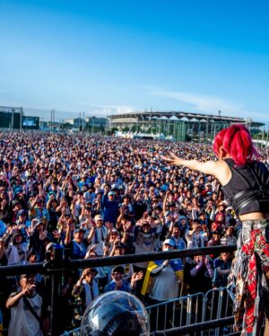 LiSA Instagram - 「ROCK IN JAPAN FESTIVAL 2024」ありがとう。
また最高な夏一緒に更新しようね🪄

RT
5年ぶりの「ROCK IN JAPAN FESTIVAL 2024」でしたっ。
初めて出演させてもらった2015年小栁さんが私に託してくれたロックヒロインを胸にステージに立ってきました。あれから #ロッキン　のみなさんと何度も最高な夏を更新しながらこの景色を観る日をずっとずっと待っていました。最高な夏更新したね。
みんなの歌声も叫び声もクラップの景色もジャンプしてくれふ波も、ここにしかない最高な絶景でした！暑い中遊んでくれてありがとう。
次は秋、9月からアリーナツアーで遊ぼうね🥂やくそく👆

【LiVE】全国アリーナツアー「LiVE is Smile Always～COCKTAiL PARTY～」チケット発売中🍸

9/14(土)大阪城ホール ※SWEET
9/15(日)大阪城ホール ※SOUR
9/21(土)ポートメッセなごや 第1展示館(愛知) ※SWEET
9/22(日)ポートメッセなごや 第1展示館(愛知) ※SOUR
9/28(土)横浜アリーナ(神奈川) ※SWEET
9/29(日)横浜アリーナ(神奈川) ※SOUR
10/19(土)真駒内セキスイハイムアイスアリーナ(北海道) ※SWEET
10/20(日)真駒内セキスイハイムアイスアリーナ(北海道) ※SOUR
11/3(日)マリンメッセ福岡A館 ※SWEET
11/4(月祝)マリンメッセ福岡A館 ※SOUR
11/16(土)セキスイハイムスーパーアリーナ(宮城) ※SWEET
11/17(日)セキスイハイムスーパーアリーナ(宮城) ※SOUR
11/30(土)国立代々木競技場第一体育館(東京) ※SWEET
12/1(日)国立代々木競技場第一体育館(東京) ※SOUR
12/14(土)サンドーム福井 ※SWEET
12/15(日)サンドーム福井 ※SOUR
※DAY1がSWEET・DAY2がSOURとなります。

e (イープラス)
eplus.jp/lisa2024/

ローソンチケット
l-tike.com/lisa/

チケットぴあ
w.pia.jp/t/lisa-2024/

#LiSAカクテルパーティー　
#RIJF2024

l.lxixsxa.com/cocktailparty/

📸　@vizkage