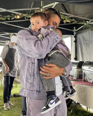 Liam Cacatian Thomassen Instagram - Att se henne sjunga med och dansa till låtarna vi kör live är en känsla ord inte kan beskriva💜🕺🏻