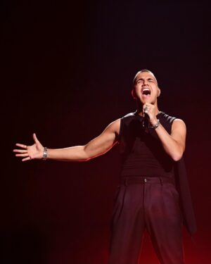 Liam Cacatian Thomassen Instagram - IMPORTANT!!🔥 This Saturday my song ”DRAGON” will be released on Spotify and other platforms so you can listen to it!! Next week is the finals in Melfest, COMMENT a ”🐉” if you are by my side!!!🐉❤️ Love you all! Foto: Stina Stjernkvist/SVT