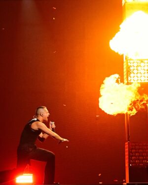 Liam Cacatian Thomassen Instagram - IMPORTANT!!🔥 This Saturday my song ”DRAGON” will be released on Spotify and other platforms so you can listen to it!! Next week is the finals in Melfest, COMMENT a ”🐉” if you are by my side!!!🐉❤️ Love you all! Foto: Stina Stjernkvist/SVT
