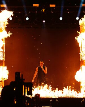Liam Cacatian Thomassen Instagram - IMPORTANT!!🔥 This Saturday my song ”DRAGON” will be released on Spotify and other platforms so you can listen to it!! Next week is the finals in Melfest, COMMENT a ”🐉” if you are by my side!!!🐉❤️ Love you all! Foto: Stina Stjernkvist/SVT