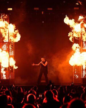 Liam Cacatian Thomassen Instagram - IMPORTANT!!🔥 This Saturday my song ”DRAGON” will be released on Spotify and other platforms so you can listen to it!! Next week is the finals in Melfest, COMMENT a ”🐉” if you are by my side!!!🐉❤️ Love you all! Foto: Stina Stjernkvist/SVT