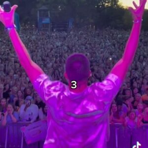 Liam Cacatian Thomassen Instagram - Definitivt värt att posta! Tog ut en lur och fick ont i örat! Fan va ni är bra!!!🔥🔥🐉 #linköping @rixfm @rixfmfestival