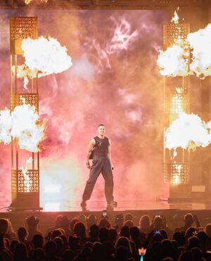 Liam Cacatian Thomassen Instagram - Ingenting utan er!!!🐉🐉❤️❤️ Har svårt att ta in vad som hände igår men nu är det full fokus på final!! Ses där! Cant wait!! Ska ge mitt allt!🐉 #Melfest #DRAGON