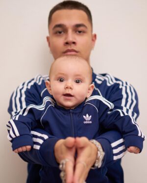 Liam Cacatian Thomassen Instagram - Kommer dedikera hela mitt liv åt att vara en bra förebild för dig! Nu kan vi matcha också!🤍 #Alina #7MånaderIdag