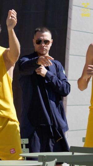 Liam Cacatian Thomassen Instagram - Nu släpper vi den officiella OS-låten Hjärtan! Liamoo står för en minst sagt mäktig låt som får dopaminet att rusa och pulsen att stiga!

Kommentera 🥇 om du är lika taggad som beachvolleygänget Jonatan och David!

Låten finns nu tillgänglig på Spotify.

#sweolympic #liamoo #uniqlo #svenskaspel #roadtoparis2024