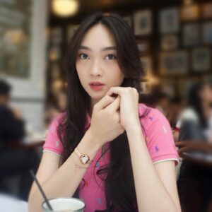 Lidya Maulida Djuhandar Instagram - A tiny vintage-inspired ticking thing called love, and it is MEANT TO BEE on my wrist.

Take a closer look at this irresistible @oliviaburtonlondon’s miniature heart-silhouette case with a mother-of-pearl dial which will compliment my look on this Valentine’s day.

This timepiece comes with a very limited stock, so make sure not to lose your chance before it’s gone at Olivia Burton Mono Stores, The Watch Co. Stores, or shop online at www.thewatch.co!

#OliviaBurtonIndonesia #TheWatchCo #RedefineTime