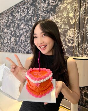 Lidya Maulida Djuhandar Instagram - #27! ♌️♌️♌️ thank you untuk semua yang sudah ngucapin, dan memberikan doa baiknya, semoga di umur ini semakin jaya jaya jaya🧚🏻‍♂️🥳💗♌️🍓