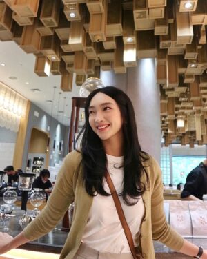 Lidya Maulida Djuhandar Instagram - Saturday well spent at @kenanganheritage.id Senayan City! 

Mulai dari kopi, teh & milk based drinks, they got you covered! Not to mention the premium patisseries to compliment the yummy drinks~ 

Plus tempatnya juga super nyaman, recommend deh buat kumpul-kumpul 🤍 #KenanganHeritage #CuratedForYou