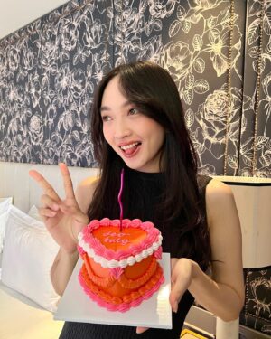 Lidya Maulida Djuhandar Instagram - #27! ♌️♌️♌️ thank you untuk semua yang sudah ngucapin, dan memberikan doa baiknya, semoga di umur ini semakin jaya jaya jaya🧚🏻‍♂️🥳💗♌️🍓