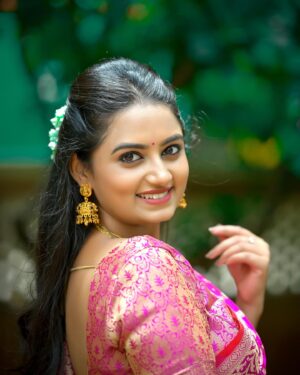 Likitha Murthy Instagram - 🌷✨

@apoorva_reddy_yaramala 
Saree: @aarvicouture_official 
Pc: @shiva_photography_1098