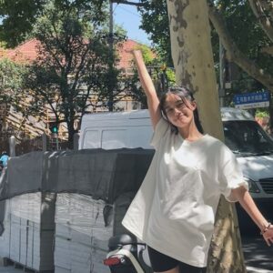 Actress Lilian Zhang HD Photos and Wallpapers August 2024
