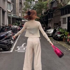 Lin Min-Chen Instagram - 開始進入練舞の旅程💃🏻💕

美美的粉紅包包 @marcjacobs #marcjacobs