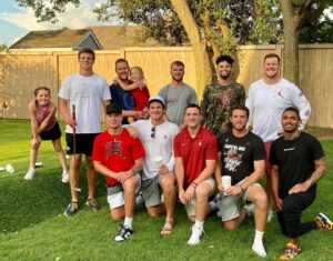 Lincoln Riley Instagram - Great time with the Q’s tonight…finished off by an epic putting match!
#WinnersStand