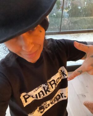 Linda Perry Instagram - Thank you @marvin_thebrand for these awesome t-shirts !!
