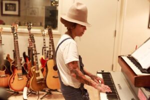 Linda Perry Instagram - You never know when a song is gonna make an appearance.