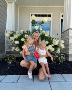 Actress Lindsay Arnold HD Instagram Photos and Wallpapers August 2024