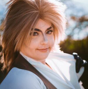 Lindsay Jones Instagram - “In nine hours (months) and 23 minutes, you’ll be mine!” HUGE thank you to @texasdelarosa for his makeup work and an IMMENSE thank you to @jonrisinger for being a last-minute photographer superhero/understanding fan of Labyrinth. Both of you have literally made one of my dreams come true.
