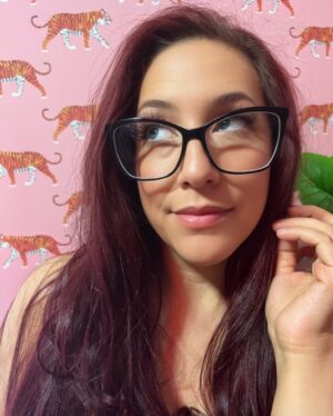 Lindsey Kerecz Instagram - I’m Veda Scott. 
I know my 2023 was big.
I think my 2024 can be bigger. 

I’ve called wrestling for NJPW, AEW, Impact   dozens of incredible independent promotions. Commentary, interviewing, hosting, producing…let’s work together!🎙

(thank you thank you for the support & shares)