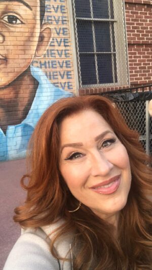 Lisa Ann Walter Instagram - That’s a wrap. 
#abbottelementary 
@televisionacad #CollegeAwards
.
@dvohair @jennbennettmakeup 
Boots - @beautiisoles 
Dress - @nanettelepore