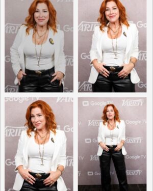 Lisa Ann Walter Instagram - This is ONE day at @comic_con 
Dream come true. 
.
Multi looks - @miss_kellyjohnson 
Hair - @dvohair 
.
Panel Look:
Jacket @reiss 
Pants @sanctuaryclothing 
Jewelry @davidyurman 

Fest Look:
Purse: @dolcegabbana 
Jewelry @melindamaria_jewelry 

EW Party:
Dress @the.significant.other 
Jewelry @rachelkatzjewelry @melindamaria_jewelry 
Purse @badgleymischka