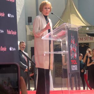 Lisa Ann Walter Instagram - Pinch me. 
I mean…She did. 
.
#Legend @itscarolburnett got her #HollywoodStar can’t believe she didn’t have it 50 years ago. 
Thanks #LauraDern and @jaymelemons for making it happen. And as always, hilarious and charming speech by @jimmykimmel