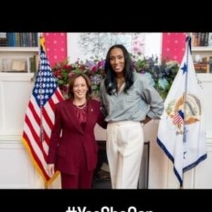 Lisa Leslie Instagram - Powerful and Excellent! Together We can Achieve More🇺🇸🇺🇸🇺🇸🇺🇸Let’s get to work!!! When we fight, we win!! @morethanavote VOTE!!