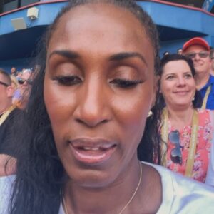 Lisa Leslie Instagram - Baby! When I say A time was had in Paris!!! Day 1 dump!! @uswnt Won Gold and then we celebrated with them!! Don’t judge us🤣🤣🤣🤣🤣 and you know me and lil bit had to join in!! @staley05 🤣🤣