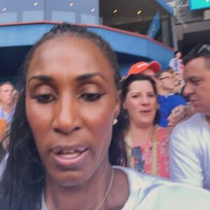 Lisa Leslie Instagram - Baby! When I say A time was had in Paris!!! Day 1 dump!! @uswnt Won Gold and then we celebrated with them!! Don’t judge us🤣🤣🤣🤣🤣 and you know me and lil bit had to join in!! @staley05 🤣🤣