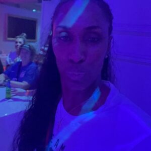 Lisa Leslie Instagram - Baby! When I say A time was had in Paris!!! Day 1 dump!! @uswnt Won Gold and then we celebrated with them!! Don’t judge us🤣🤣🤣🤣🤣 and you know me and lil bit had to join in!! @staley05 🤣🤣
