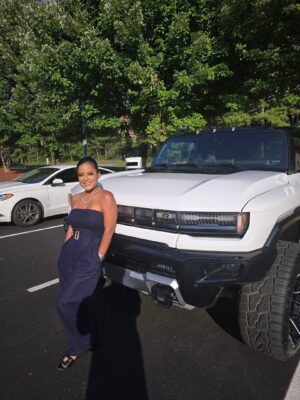 Lisa Nicole Cloud Instagram - NEW TOY ALERT:  Can you see me driving this BIG ASS HUMMER?  My husband said we needed an electric car so this is what I came home to on Wednesday. I guess it is kinda Dope.  What do you guys think? Nothing like that new car smell! #electrichummer #newtoys