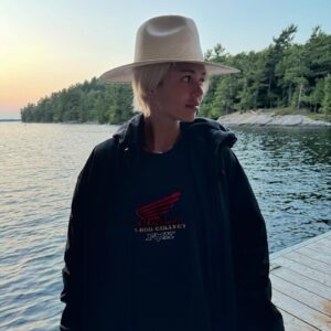 Lisa Rinna Instagram - Twas the Summer of Poncho! ❤️🐶🚤❣️👙⚓️☀️🥧😍