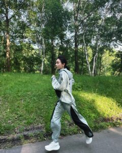 Actress Liu Yase HD Photos and Wallpapers September 2024