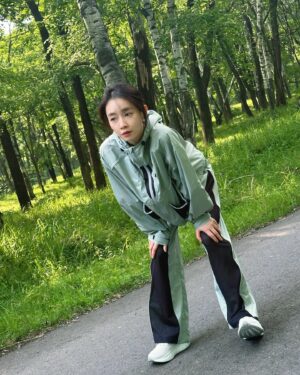 Liu Yase Instagram - 🌳🏃‍♀️