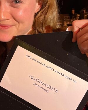 Liv Hewson Instagram - thankyou @glaad for the evening and the honour!! thankyou @yellowjackets for the opportunity to be gay on television and thankyou @jasminsavoy for being gay on television with me 🥰🌈✨ 

and thankyou @eliemaaloufmakeup @sheridanwardofficial @soniayoungstyle for your beautiful work as always