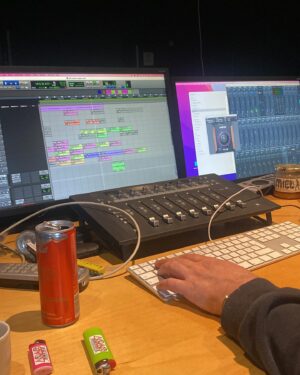 Liyah Dia Instagram - Je ne veux pas travailler .