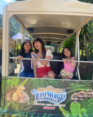 Liyana Jasmay Instagram - Happy cara kita 🫶🏻

@sunwaylostworldoftambun 
#awesomemoments 
#sunwaylostworldoftambun