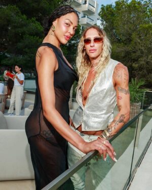 Liz Cambage Instagram - thank you to my darling @anniedoble and the @lindafarrow team for the most stunning weekend in paradise to celebrate the new collaboration. my heart is so full after enjoying this trip with such gorgeous humans ❣️congrats and thank you again amore 📸 @jamesdkelly