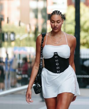 Liz Cambage Instagram - first time at NYFW with the incredible @dionlee 
📸 @oscarlandon