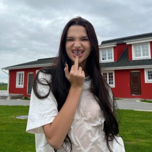 Liza Anokhina Instagram - Не суди и не судим будешь ❤️🇷🇺🏕