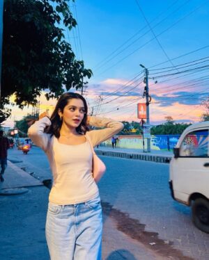 Liza Sarkar Instagram - Evening in 🦋

#barrackpore 📍