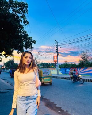 Liza Sarkar Instagram - Evening in 🦋

#barrackpore 📍