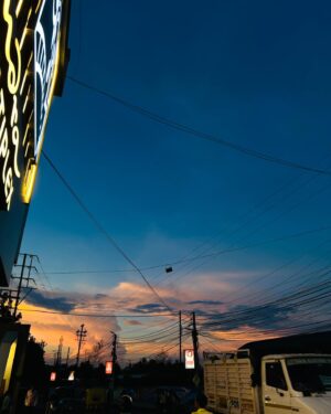Liza Sarkar Instagram - Evening in 🦋

#barrackpore 📍