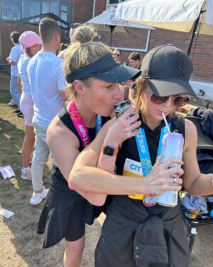 Lizzy Hoo Instagram - Woweee what a day. We are in our raygun era!! 🏃‍♀️ #city2surf