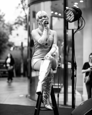 Lola Antolinos Instagram - Last month at @thevillage_outlet 🩶

Pictures @mjbruyere 
Dancers @manon_angello @mklyza 
Dress @unerobeunsoir 
Shoes @pascalevenot_pressoffice