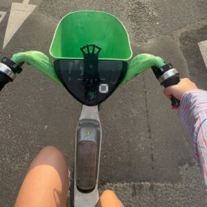 Lola Antolinos Instagram - La vie est douce ces temps-ci 🍭

1. Heure dorée 💛
2. Balances vintage
3. Petit regard satisfait 
4. Addicted to you 
5. Retrouvailles 🥲
6. La parisienne le jour 
7. La parisienne la nuit 
8. Fouillis agréable 🫶
9. Twins on tour 
10. Faudrait pas oublier Bercy 🫨