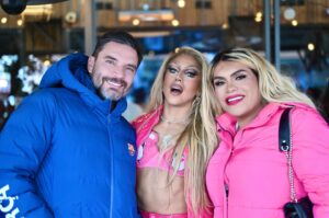 Lolita Banana Instagram - Los domingos en el @thebrunchandqueen son los mejores. 
Acá con estos guapes y todos los trucos @soywendyguevaraoficial @juliangil

Foto @threestars