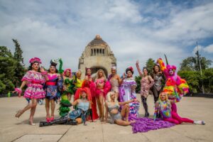 Lolita Banana Instagram - Nuestras reinas lucieron MARAVILLOSAS en estas fotos detrás de cámaras de su aparición en la Marcha del Orgullo LGBT  2024 en CDMX! 😍🌈 Nuevo episodio MAÑANA

🇲🇽 @dragracemexico se estrena los jueves a las 8PM CST (CDMX) solo en @wowpresentsplus mundialmente.

‼️ El primer episodio será GRATIS en @wowpresentspluses para todos los usuarios registrados cuando se estrene. ¡Solo crea una cuenta!